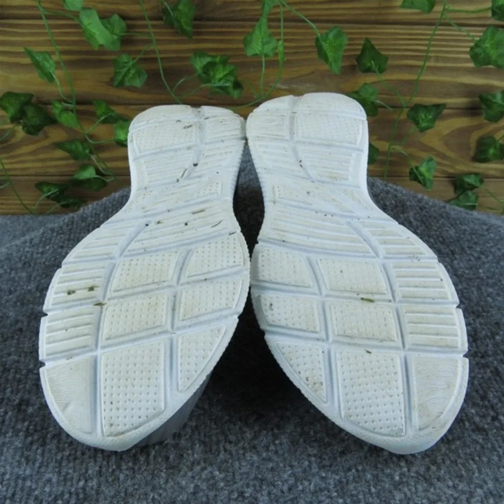 SKECHERS Women's Lightweight Gel‎ Top Sneaker Gray Synthetic Size 7M Used 2025